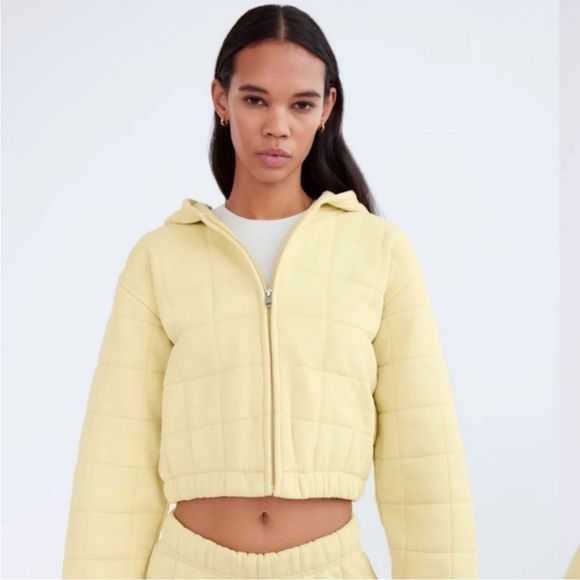 Aritzia TNA Quilted Sweatshirt - Picture 3 of 8